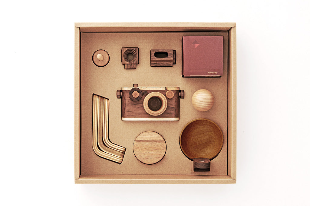 Enhance your playtime with our wooden toy camera gift set, featuring a 35mm wooden camera and four wooden flashes. This versatile set not only fuels creative play but also serves as an attractive home decor addition.