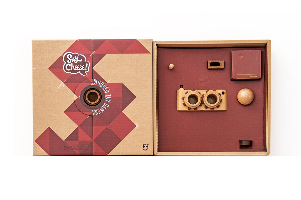 Enhance your playtime with our wooden toy camera gift set, featuring a double lenses twinkle wooden camera and four wooden flashes. This versatile set not only fuels creative play but also serves as an attractive home decor addition.