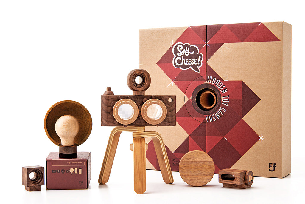 Enhance your playtime with our wooden toy camera gift set, featuring a double lenses twinkle wooden camera and four wooden flashes. This versatile set not only fuels creative play but also serves as an attractive home decor addition.