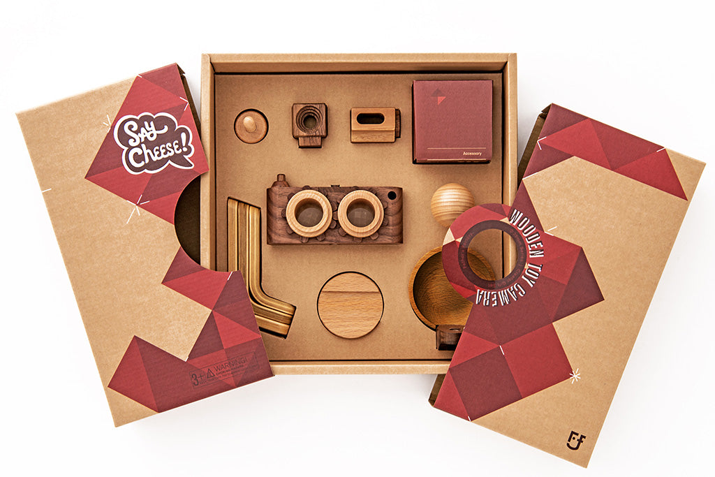 Enhance your playtime with our wooden toy camera gift set, featuring a double lenses twinkle wooden camera and four wooden flashes. This versatile set not only fuels creative play but also serves as an attractive home decor addition.