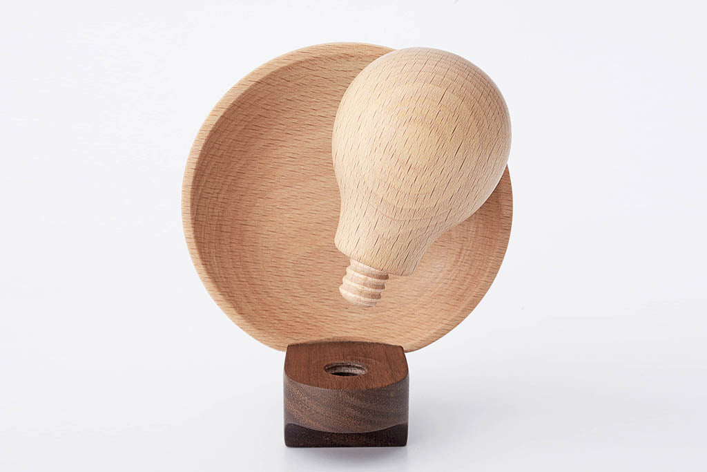 No.5 Wooden Toy Bulb Flash