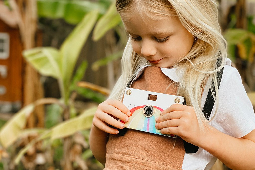 Father's Factory Rainbow PaperCam paper digital camera is a fun and easy to use working digital camera with recycled paper case for any beginner photographers. 