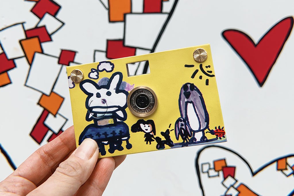 Father's Factory PaperCam paper digital camera is a fun and easy to use working digital camera with recycled paper case for any beginner photographers.