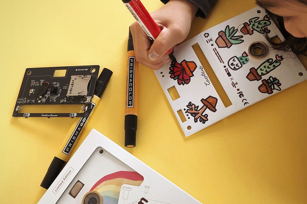 Father's Factory PaperCam paper digital camera is a working digital camera with recycled paper case. You can draw your own camera case perfect for any photographers who love to create