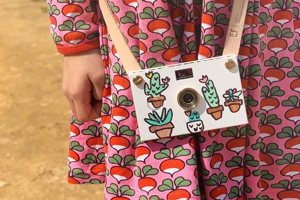 Father's Factory PaperCam paper digital camera is a working digital camera with recycled paper case. You can draw your own camera case perfect for any photographers who love to create