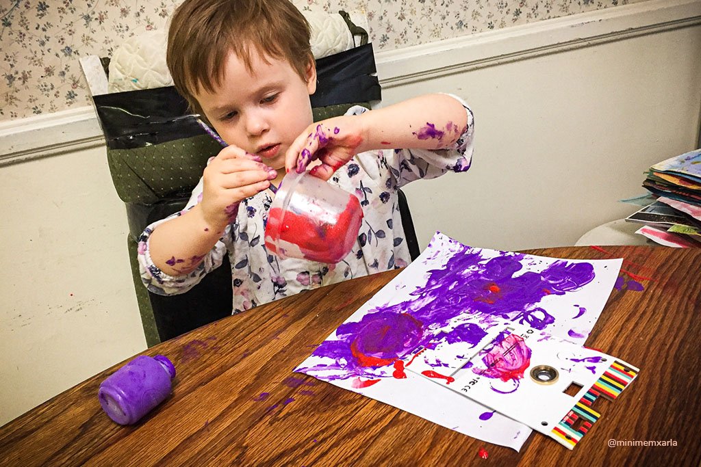 Father's Factory PaperCam paper digital camera is a working digital camera with recycled paper case. You can draw your own camera case perfect for any photographers who love to create