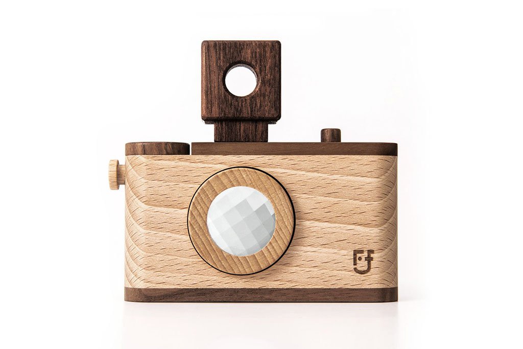 Beautifully crafted wooden toy camera made of beech and walnut wood, featuring a kaleidoscope lens and detachable flash.