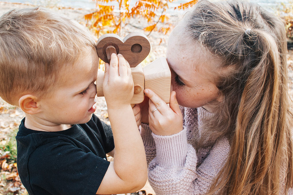 Father's Factory new super 16 Wooden Toy Camera is perfect for you! Stories play a vital role in the growth and development of children, and this Super 16 elevates the whole pretend-play experiences. The Super 16 handheld has a spinning rewind level, swivel lens, kaleidoscopic viewfinder, spinning shutter, and a handheld device for children to bring it everywhere.