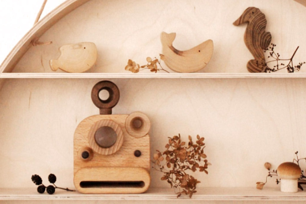 Father's Factory wooden toy camera, Polaroid style wooden toy camera has kaleidoscopic lens. It’s perfect of pretend play, open ended play, sensory play, and homeschooling. Montessori and Waldorf toy. It’s made of walnut and beechwood with heirloom quality. No Battery-Operated or Plastic Toys. Perfect interior decor for kid’s room. It comes with detachable wooden flash, swivel lens, clickable shutter, and kaleidoscope viewfinder.