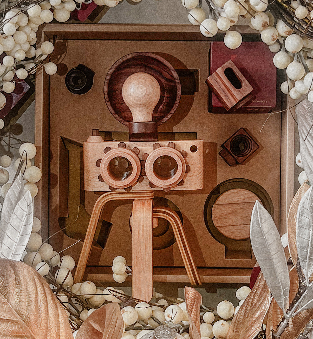 Enhance your playtime with our wooden toy camera gift set, featuring a double lenses twinkle wooden camera and four wooden flashes. This versatile set not only fuels creative play but also serves as an attractive home decor addition.