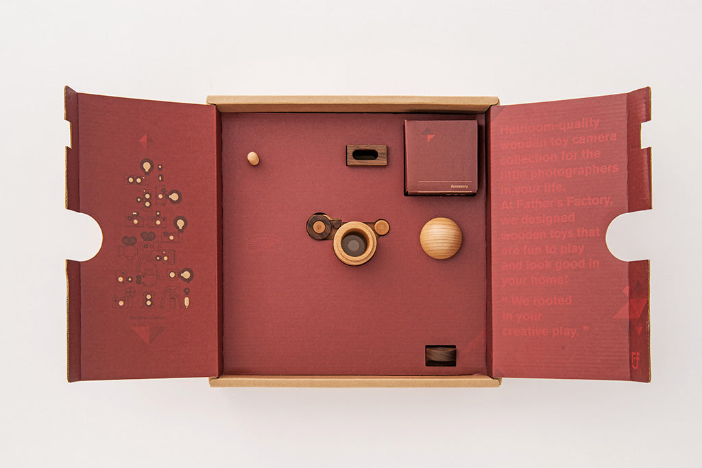 Enhance your playtime with our wooden toy camera gift set, featuring a 35mm wooden camera and four wooden flashes. This versatile set not only fuels creative play but also serves as an attractive home decor addition.