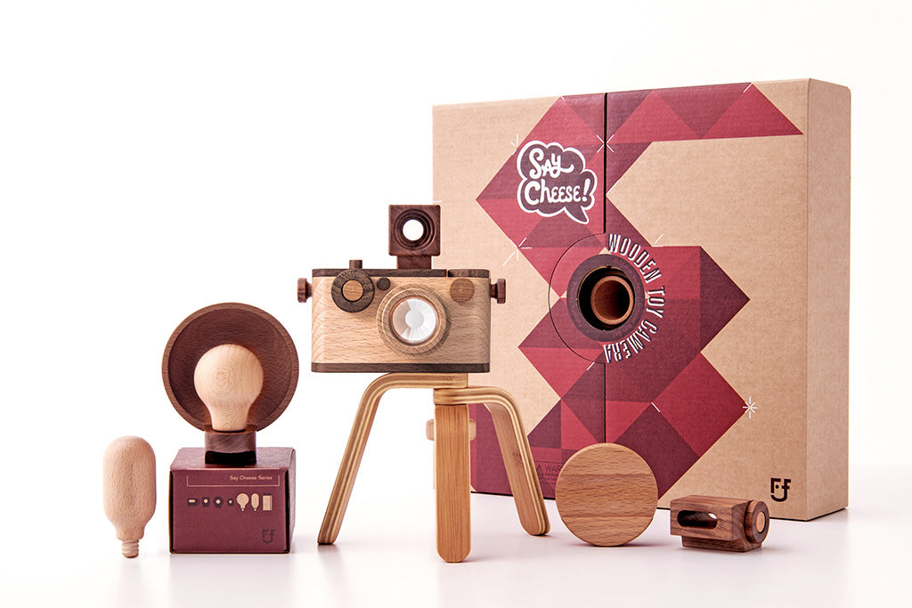  Enhance your playtime with our wooden toy camera gift set, featuring a 35mm wooden camera and four wooden flashes. This versatile set not only fuels creative play but also serves as an attractive home decor addition.