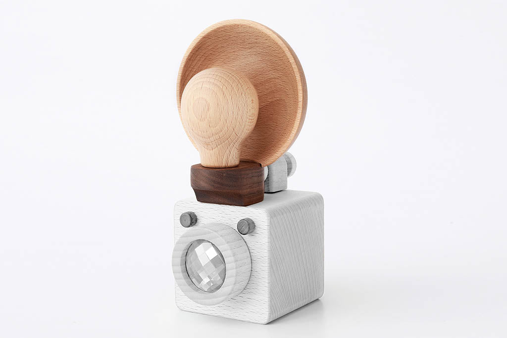 no.5 Wooden Toy  Flash/Original Bulb