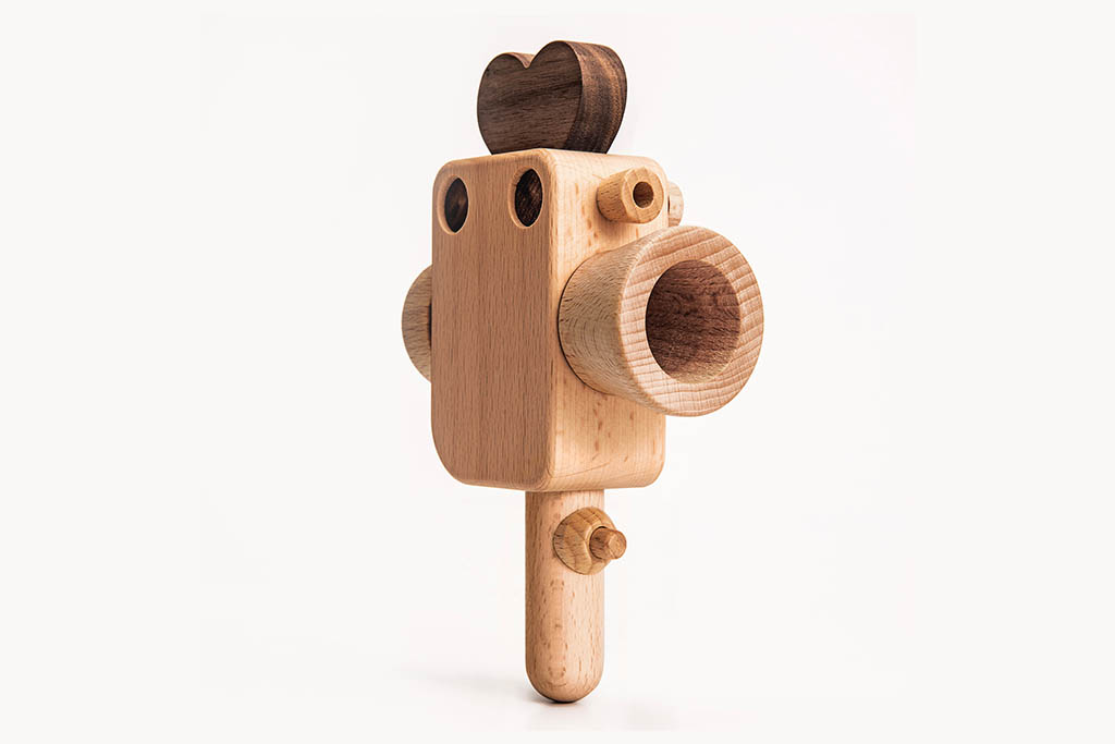 Father's Factory wooden toy camera, Super8 wooden toy camera has kaleidoscopic lens. It’s perfect of pretend play, open ended play, sensory play, and homeschooling. Montessori and Waldorf toy. It’s made of walnut and beechwood with heirloom quality. It’s a non toxic, natural, and environmental friendly toy. No Battery-Operated or Plastic Toys. Tested To Meet All Safety Standards. Perfect interior decor for kid’s room.